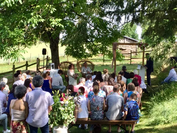 - CÉRÉMONIE LAÏQUE dans le jardin du Domaine du Mas Naut