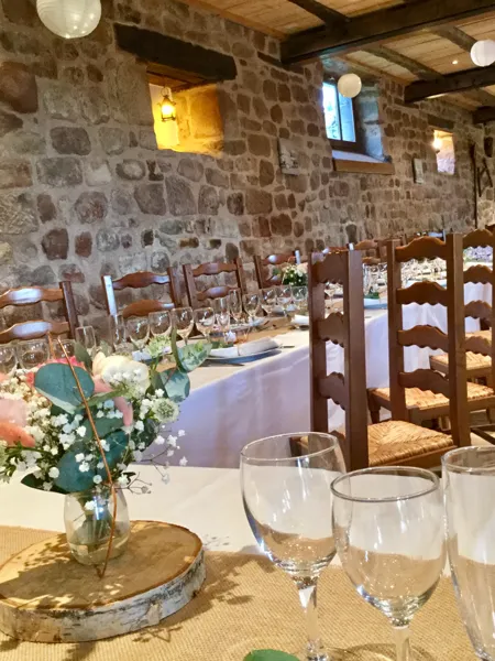 - SALLE DE RÉCEPTION pouvant être aménagée et décorée selon vos envies