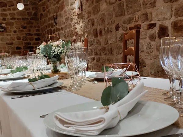 - SALLE DE RÉCEPTION pouvant être aménagée et décorée selon vos envies